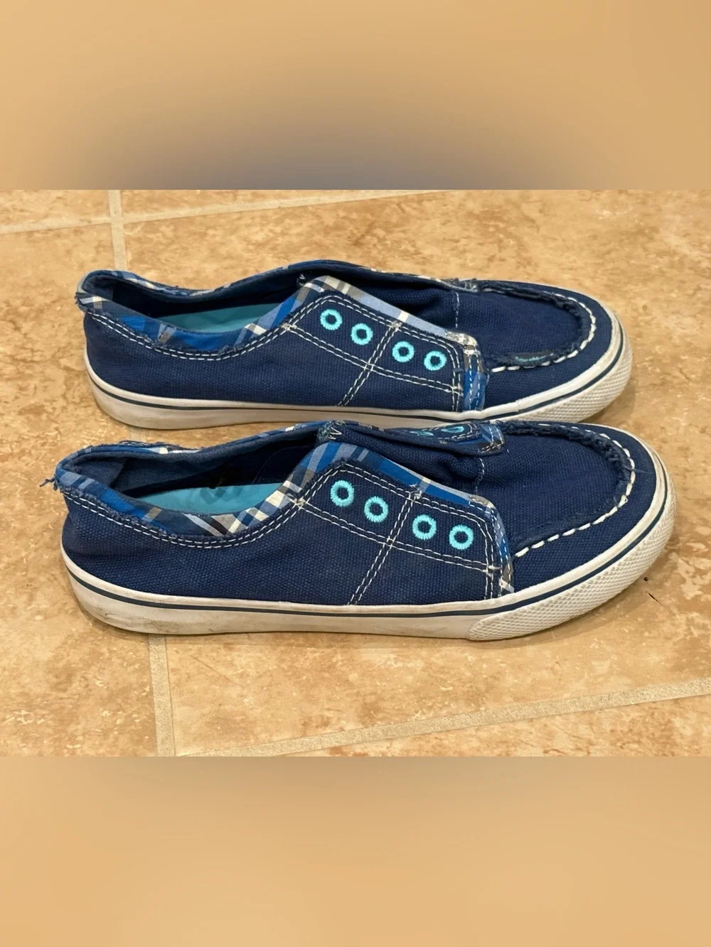 Children’s Place blue no lace slip ons size 1